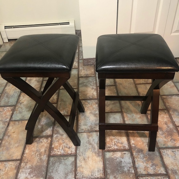 2 high top chairs - Picture 2 of 2